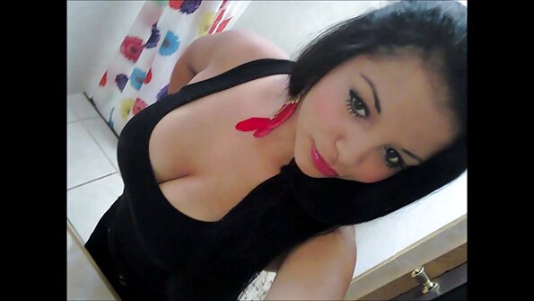 Vruća tinejdžerica Carmen Caliente je tučena u dnevnoj sobi sex karanje