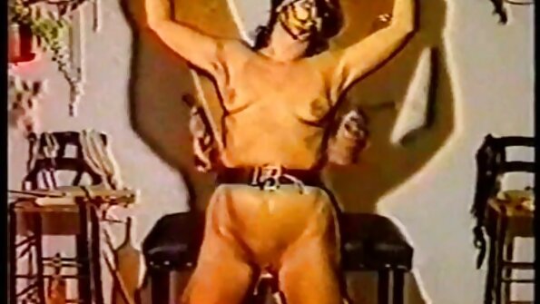 Vruća karanje konobarice Gia Vendetti lijepog tijela ima seks sa svojim kolegom